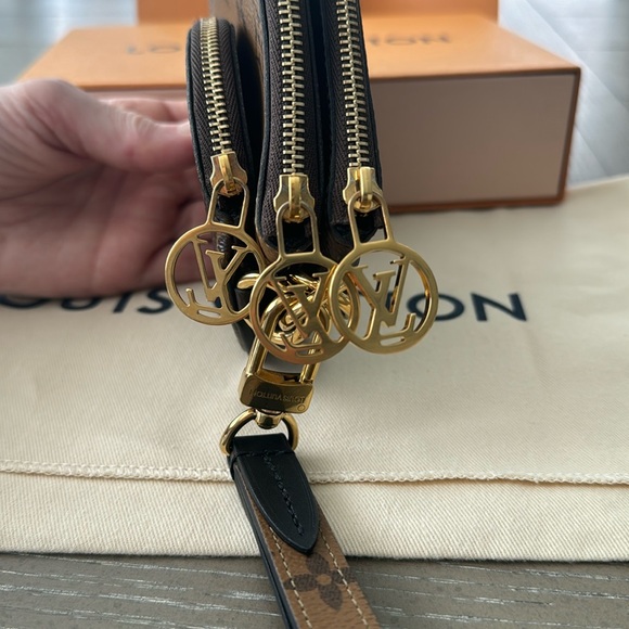 Louis Vuitton Trio Pouch Reverse Giant Monogram Wristlet - Picture 10 of 12